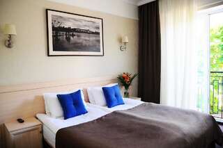 Отель Nota Bene Hotel & Restaurant Львов Улучшенный двухместный номер с 1 кроватью или 2 отдельными кроватями-1