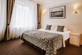 Отель Nota Bene Hotel & Restaurant Львов Улучшенный двухместный номер с 1 кроватью или 2 отдельными кроватями-5