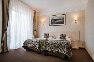 Отель Nota Bene Hotel & Restaurant Львов Двухместный номер с 1 кроватью или 2 отдельными кроватями-2