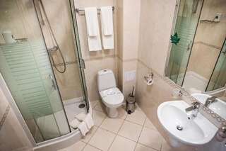 Отель Nota Bene Hotel & Restaurant Львов Двухместный номер с 1 кроватью или 2 отдельными кроватями-3